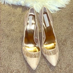 Nude lace BCBGMAXAZRIA Stiletto